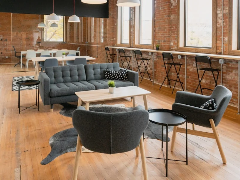 Loft Bieszczadzka — ekspozycja cegły z rozbiórki